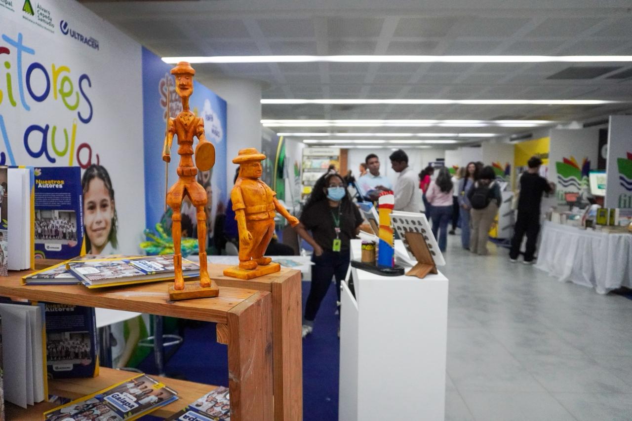 Stand de escritores locales también estuvieron presentes.