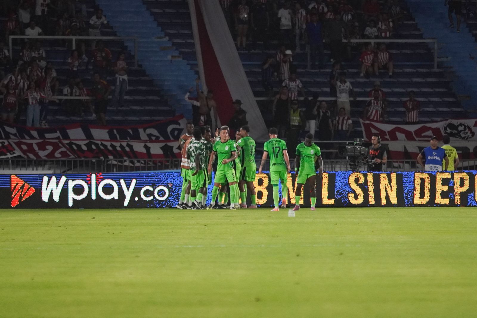 Alfredo Morelos anotó para Nacional.