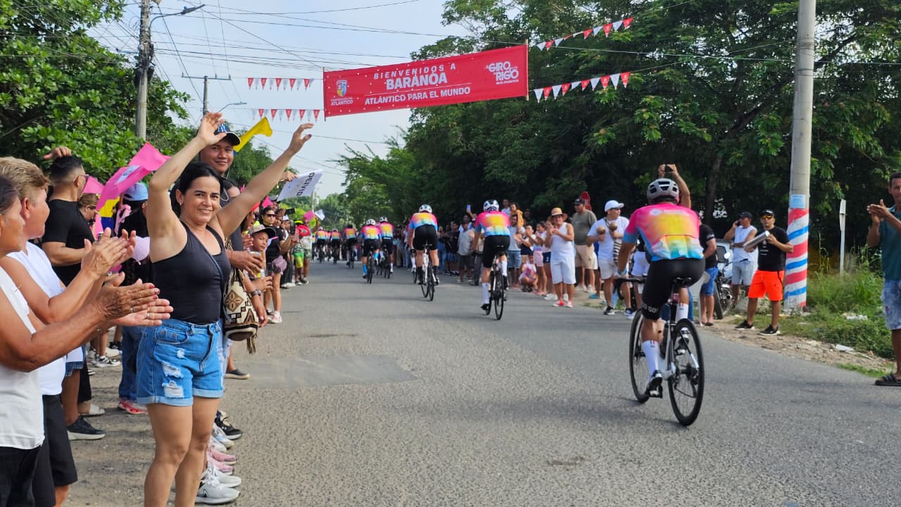 Apoyo masivo en Baranoa para los ciclistas.