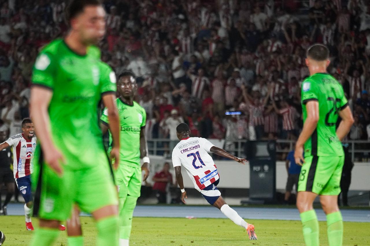 Canchimbo celebrando su gol.
