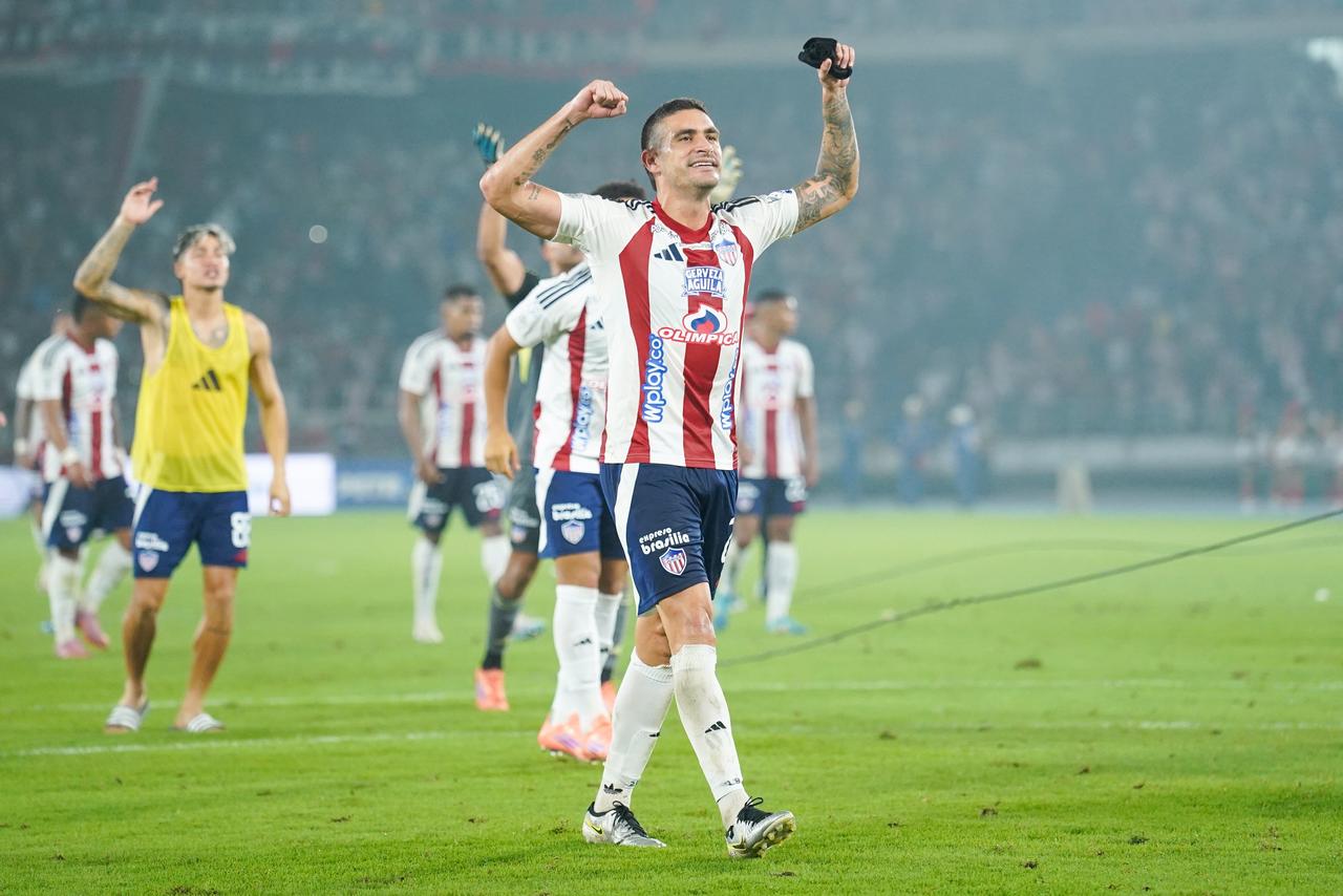 Celis celebrando la victoria.