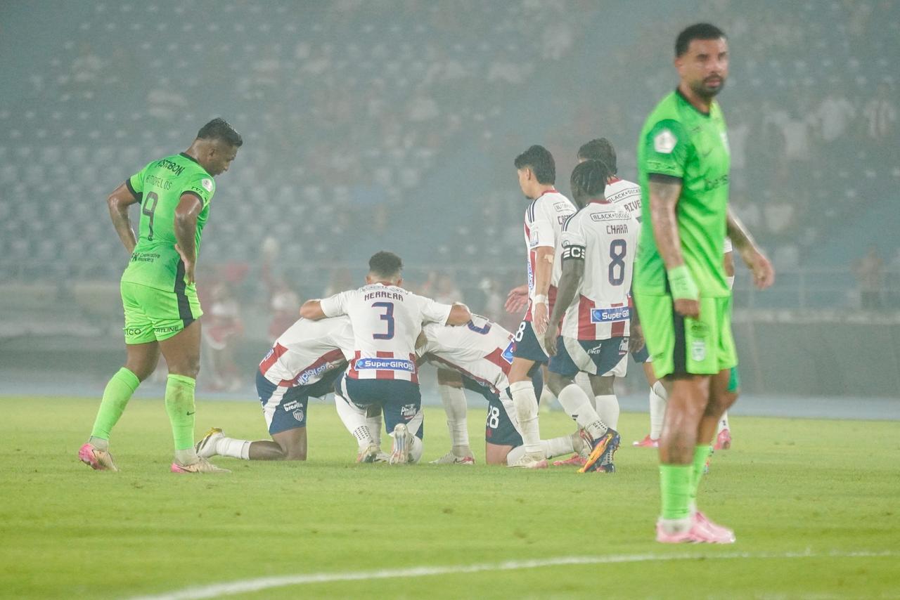 Didier Moreno celebrando su gol.