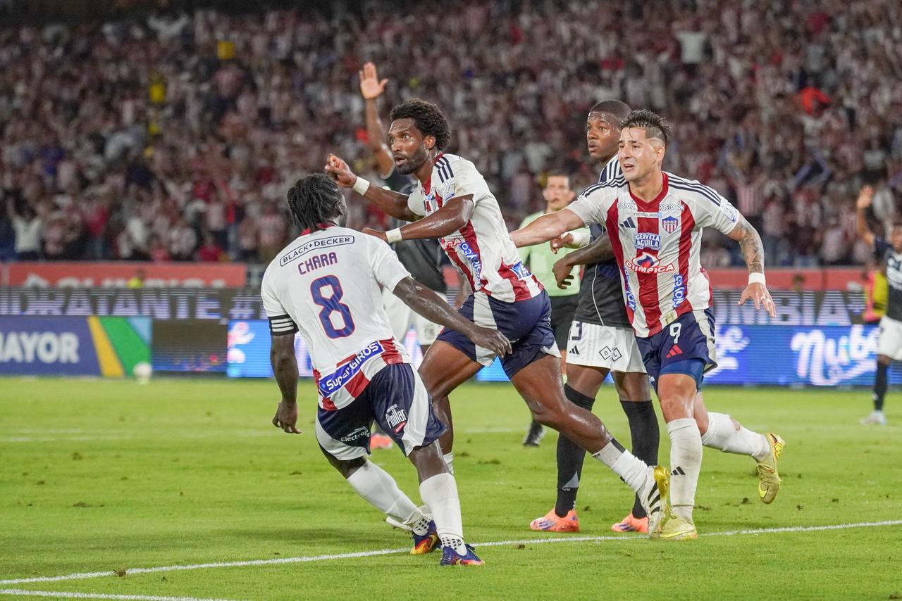 Didier Moreno festejando su tanto.