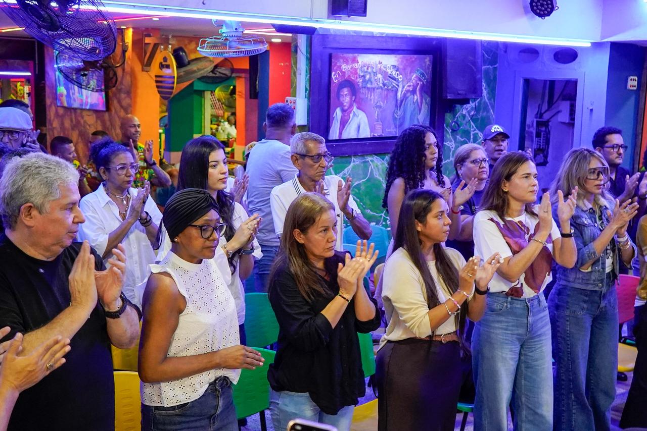 Asistentes al homenaje póstumo a Edwin Madera en La Troja.