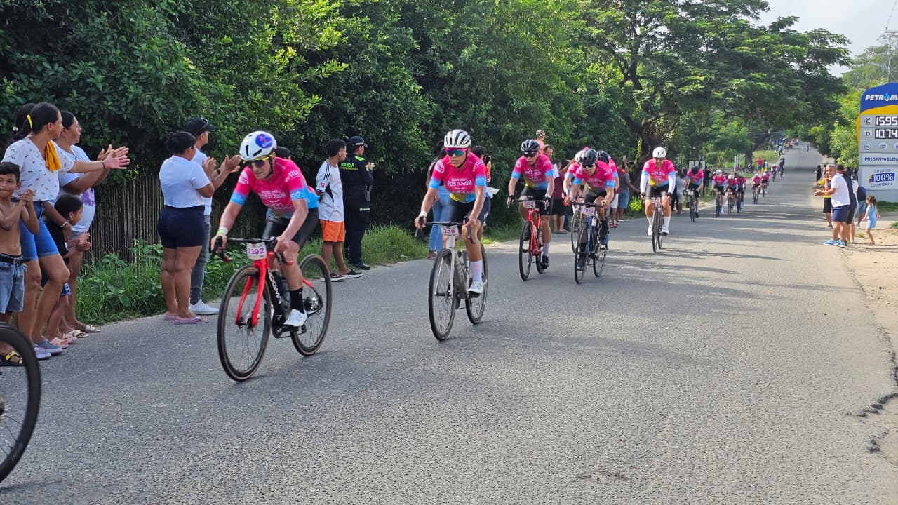 Participantes recorriendo Baranoa.