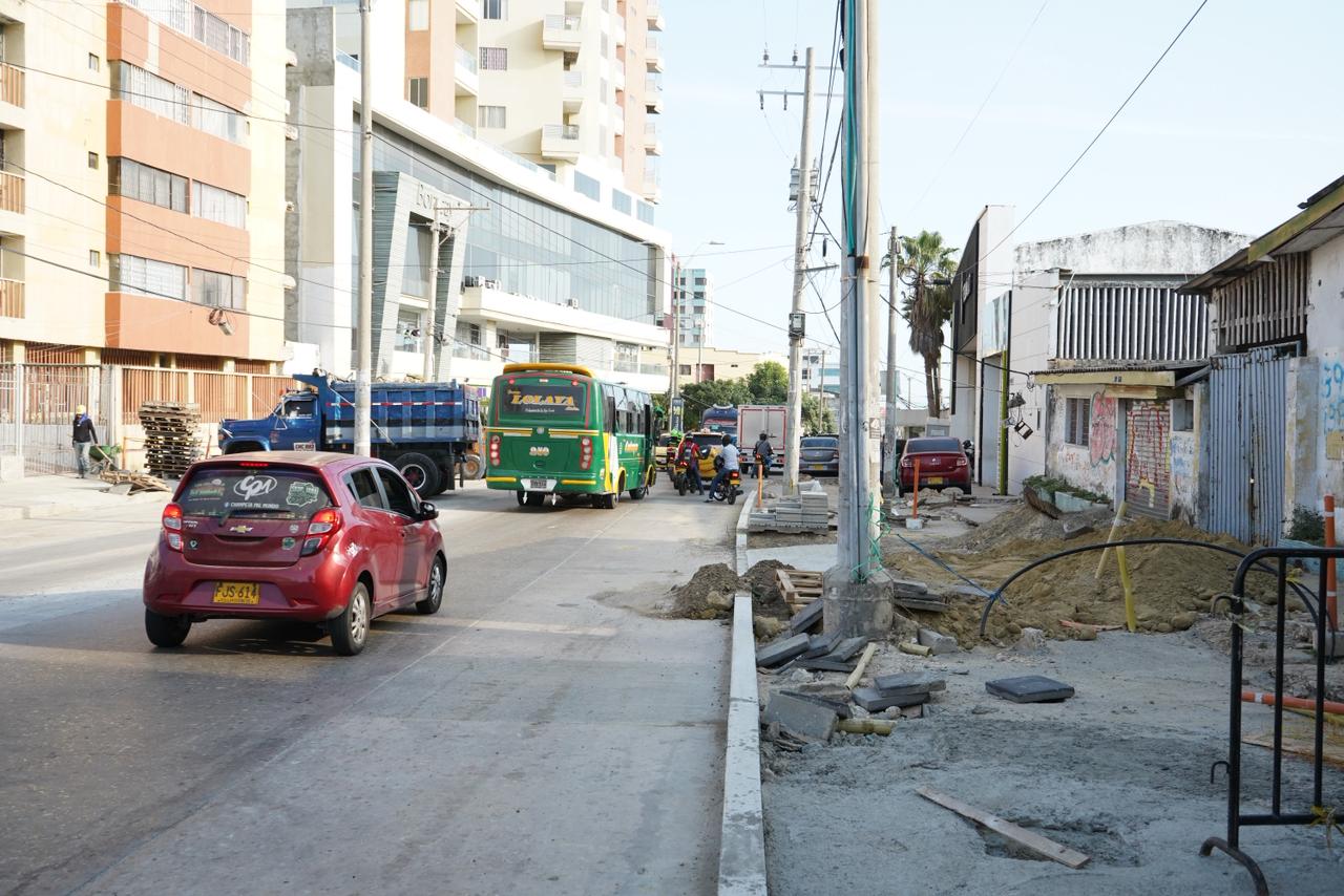 Así se ve la acera oriental en la 72 con 39