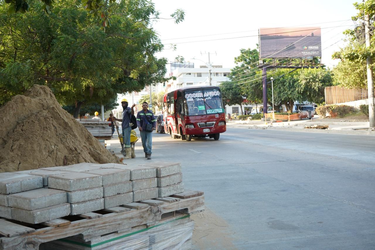 Entre carreras 45 y 46 inició la instalación de adoquines