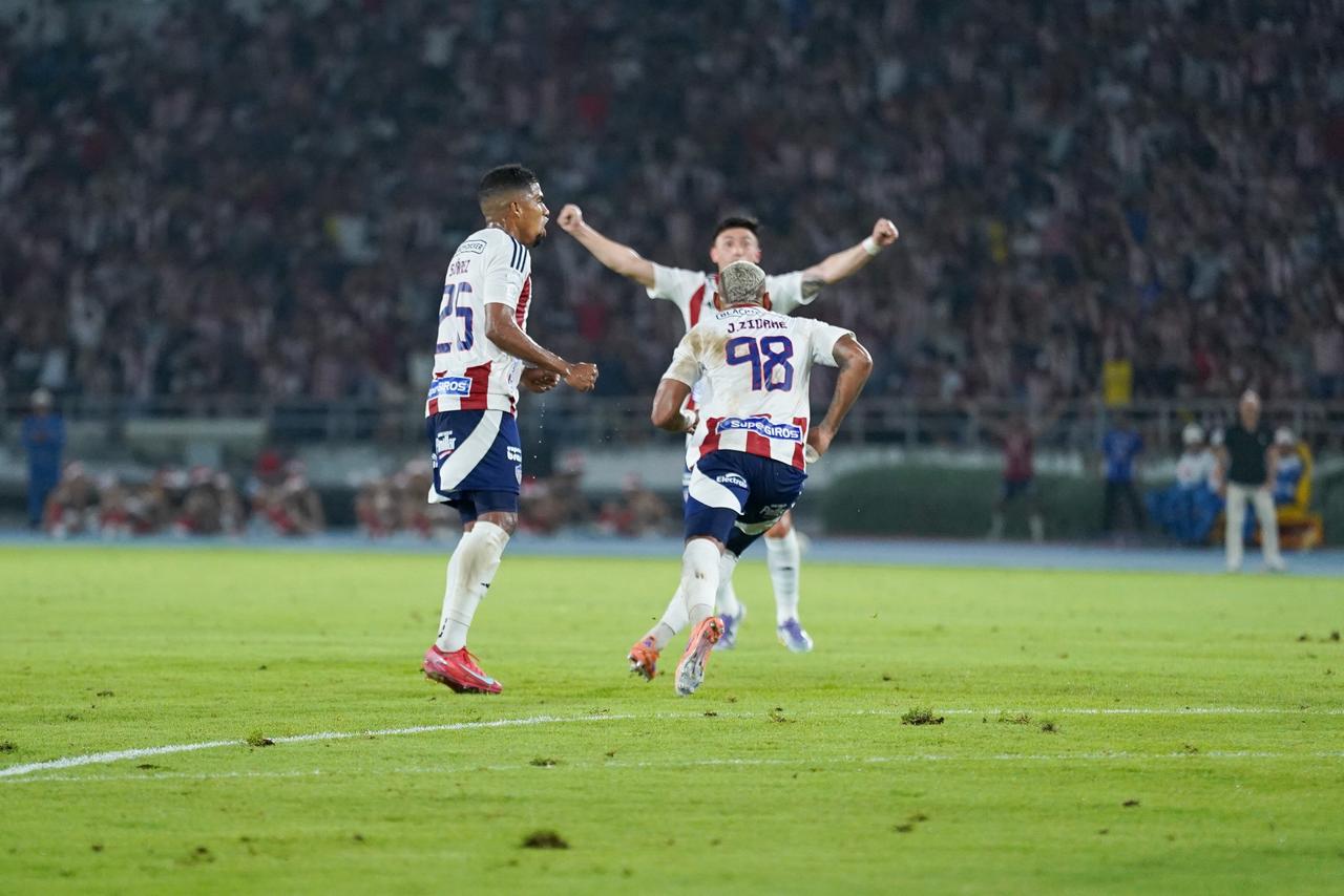 Festejo de Jermein Peña.