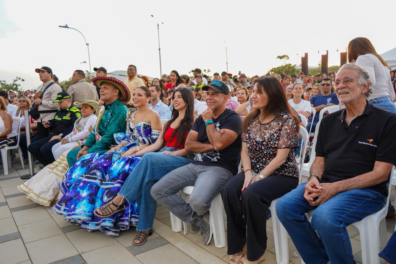 Monarquía del Carnaval 2026, la primera dama, Katia Nule, el Alcalde Alejandro Char y el Gobernador Eduardo Verano De la Rosa.