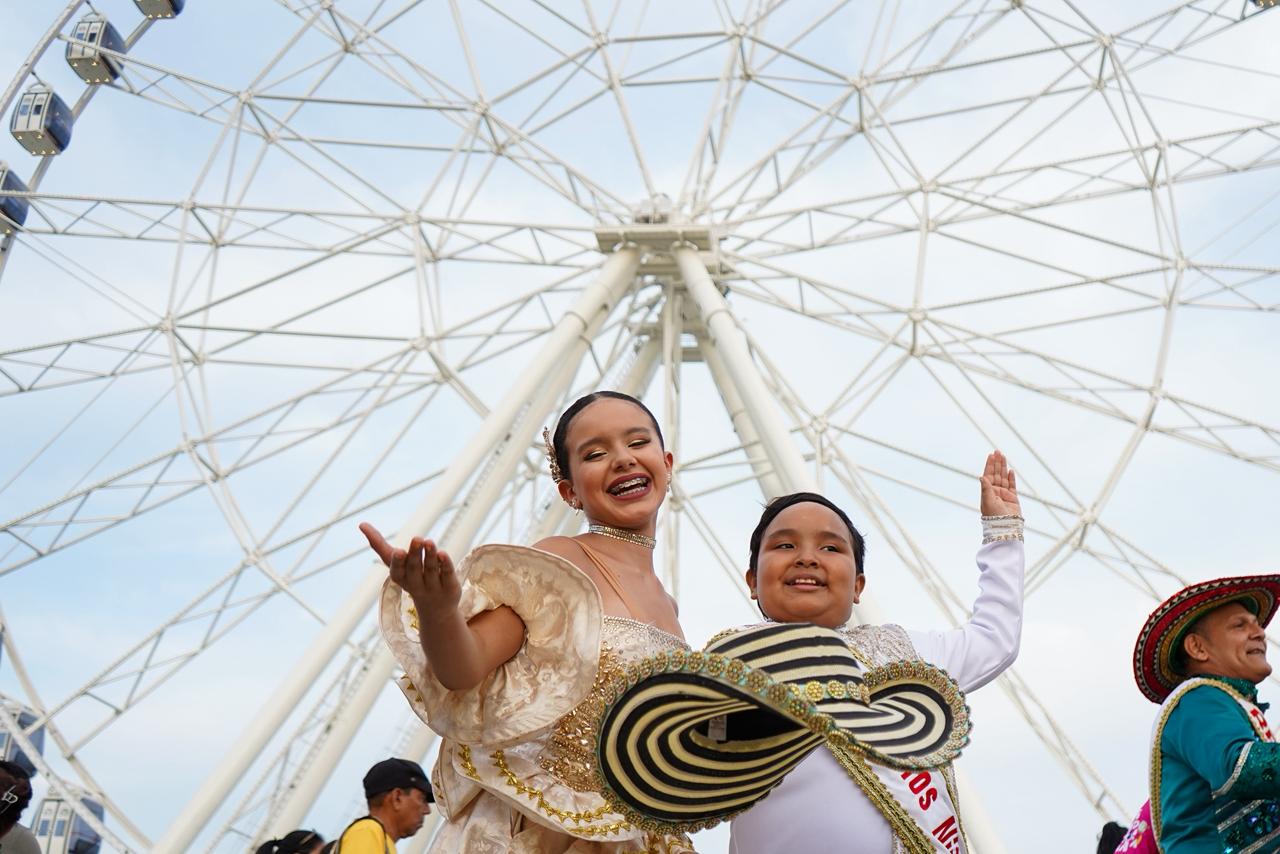 Reyes infantiles, Sharon Acosta y Joshua Ortiz