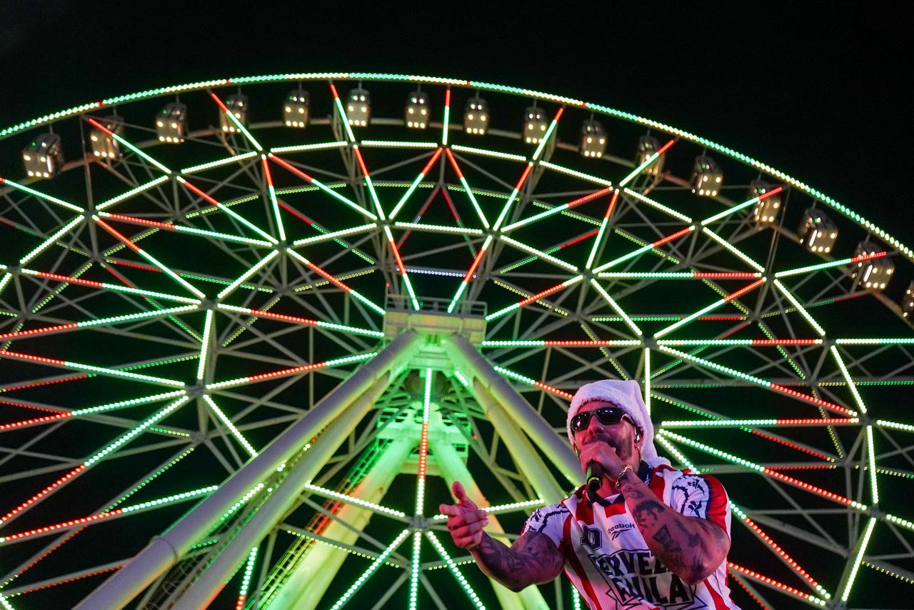 El cantante Altafulla en la inauguración.