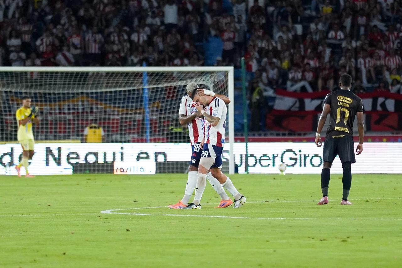 Guillermo Celis salió lesionado.