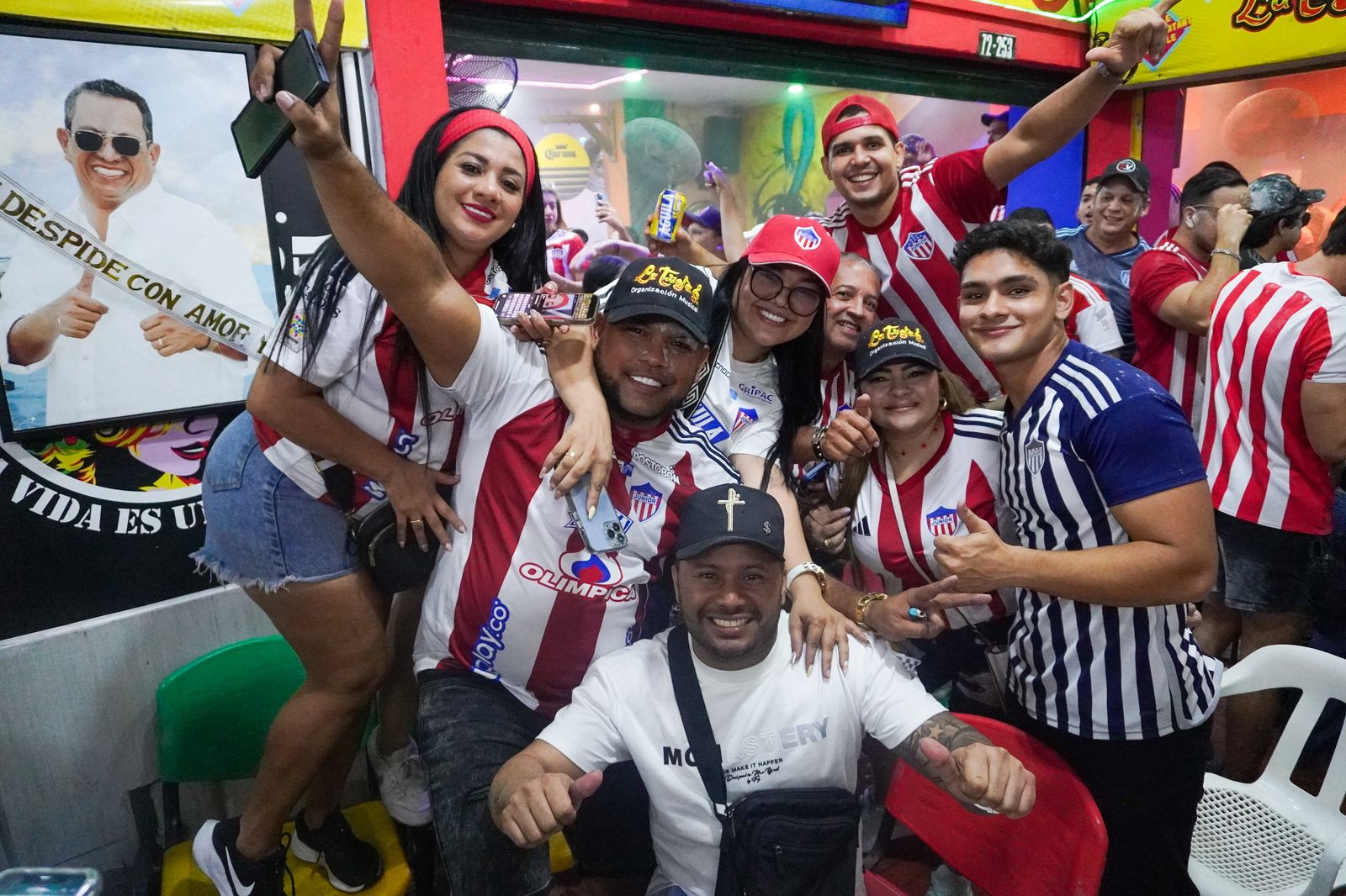 Hinchas de Junior celebrando la undécima estrella.