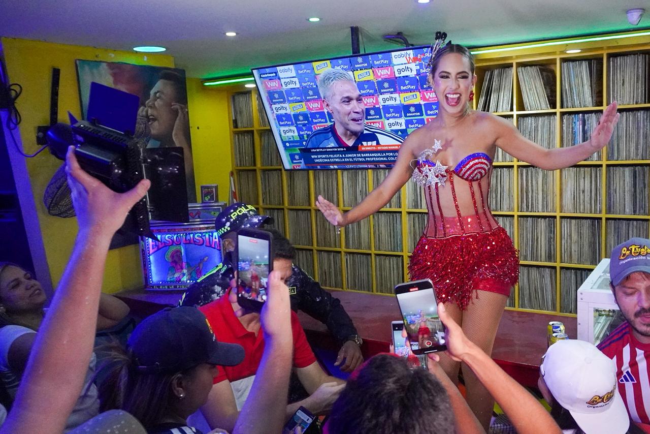 La Reina de la 44, Sharon Hurtado, en La Troja.