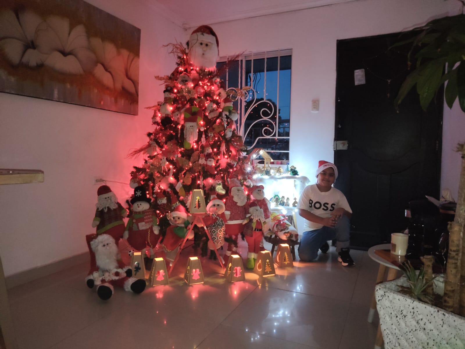 Dylan Andrés celebrando la Noche de Velitas.