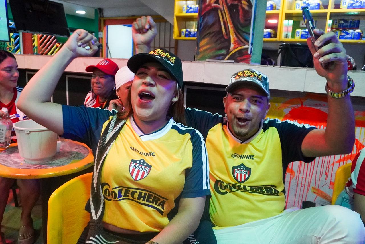 La felicidad de los seguidores de Junior por el título.