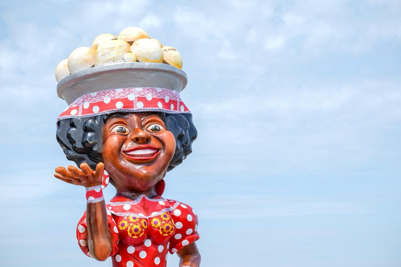 Negritas Puloys en el Malecón del Río. 