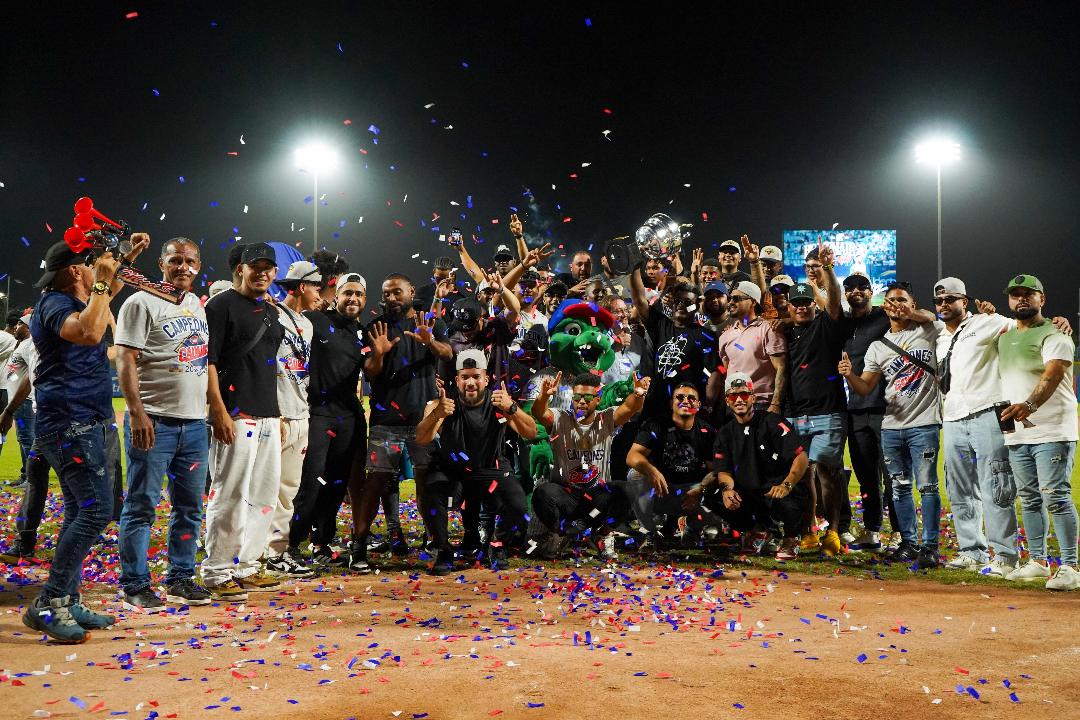 Caimanes celebrando en casa.