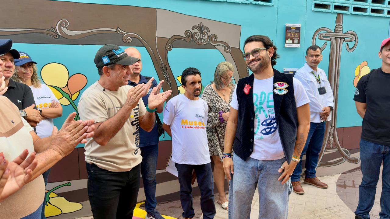 El Alcalde de Barranquilla, Alex Char, en la entrega del callejón.