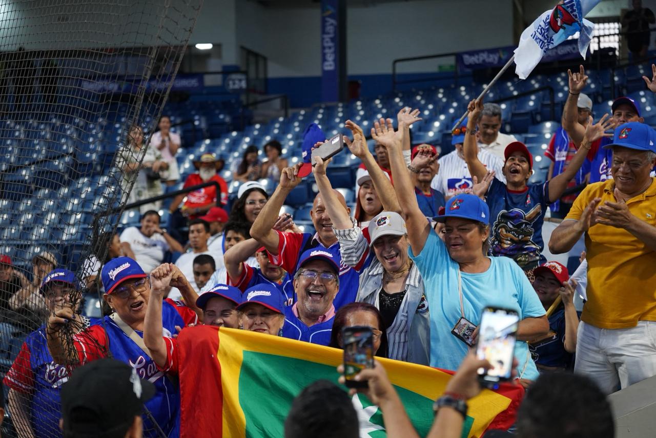 Caimanes celebrando en casa.