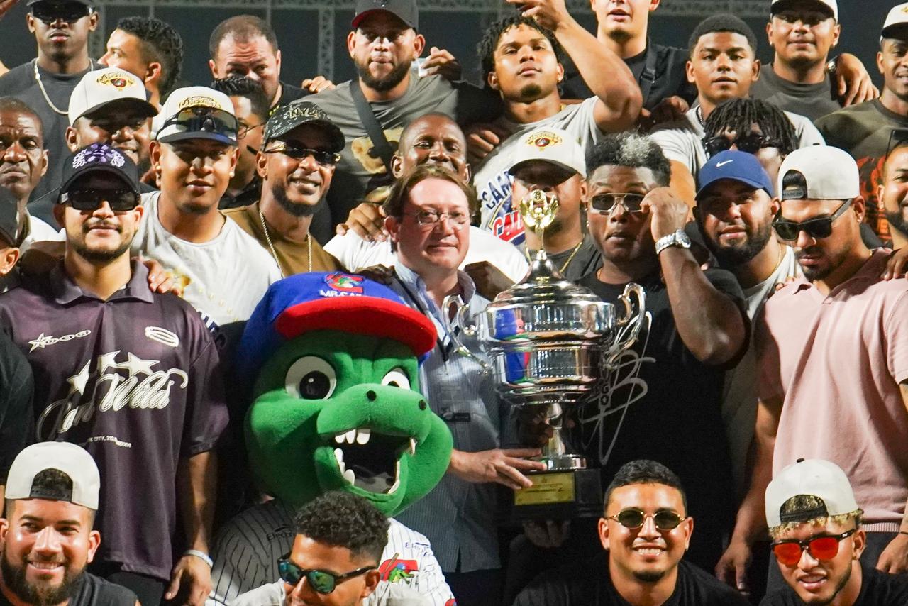 Caimanes celebrando en casa.