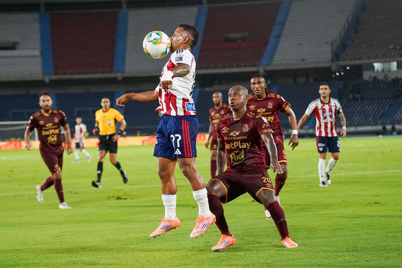 Cristian Barrios en una acción de ataque.