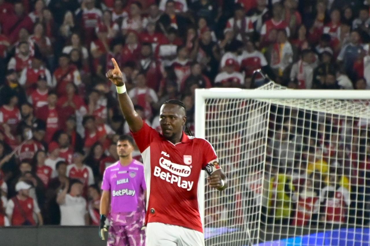 Rodallega marcó en la ida y la vuelta de la Superliga.