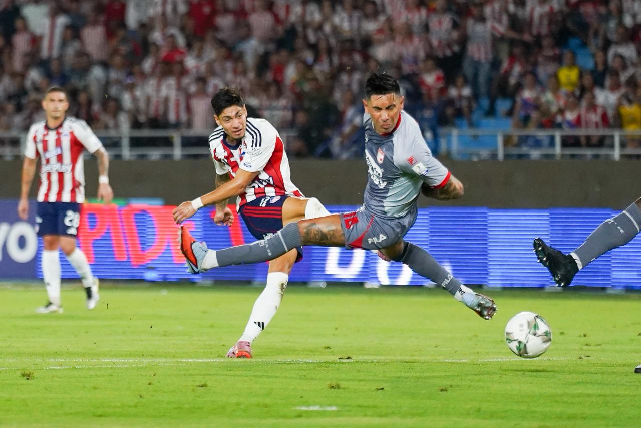 Disparo de Bryan Castrillón.