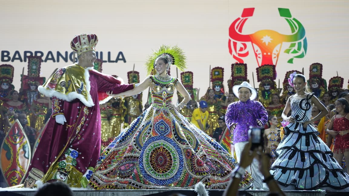 El Rey Momo Adolfo Maury, la Reina Michelle Char y los reyes infantiles, Joshua Ortiz y Sharon Acosta. 