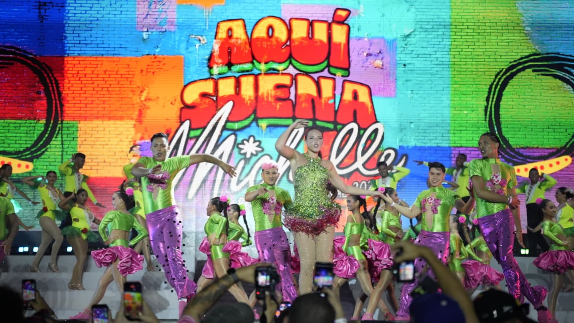 La Reina Michelle Char durante la Lectura del Bando.