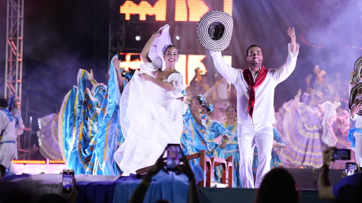 Los reyes del Carnaval de la 44, Sharon Hurtado y Luis Mauricio Aragón.