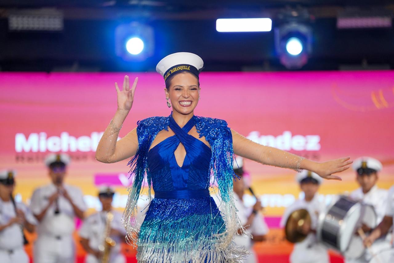 Estudiantes de Diseño de Moda entregaron vestuario de la Guacherna Fluvial a la Reina Michelle