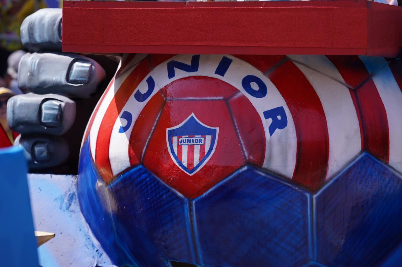 Aspecto de la carroza Pasión Tiburona de Tecnoglass. 