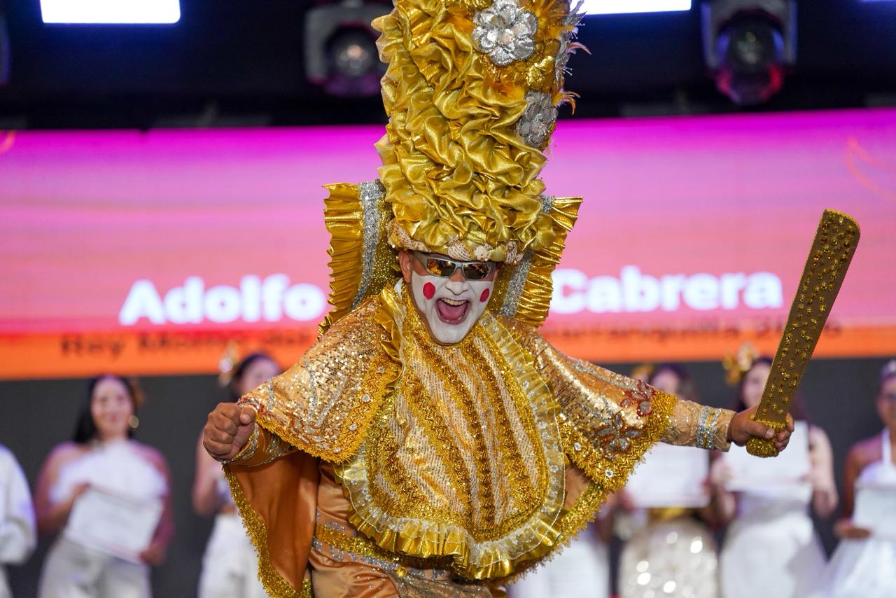 ‘Guardián de la tradición’, vestido que lucirá el Rey Momo Adolfo para su coronación el 13 de febrero en homenaje al Gongo Grande de Barranquilla