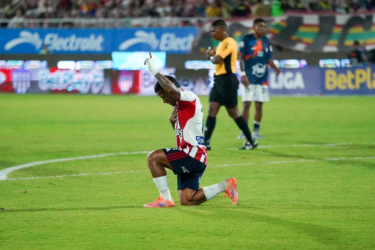 Tercer gol de Barrios con Junior.