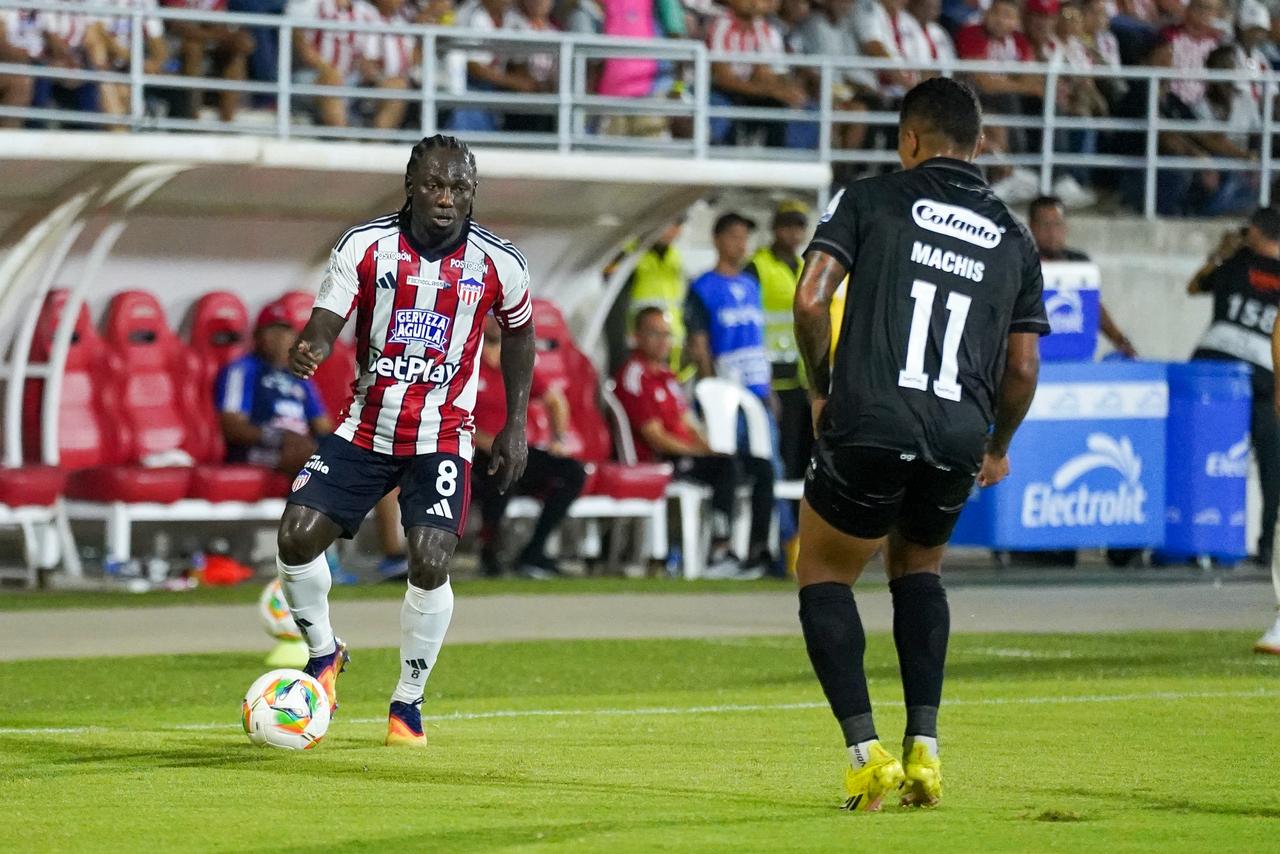 Chará frente a frente con el venezolano Machís