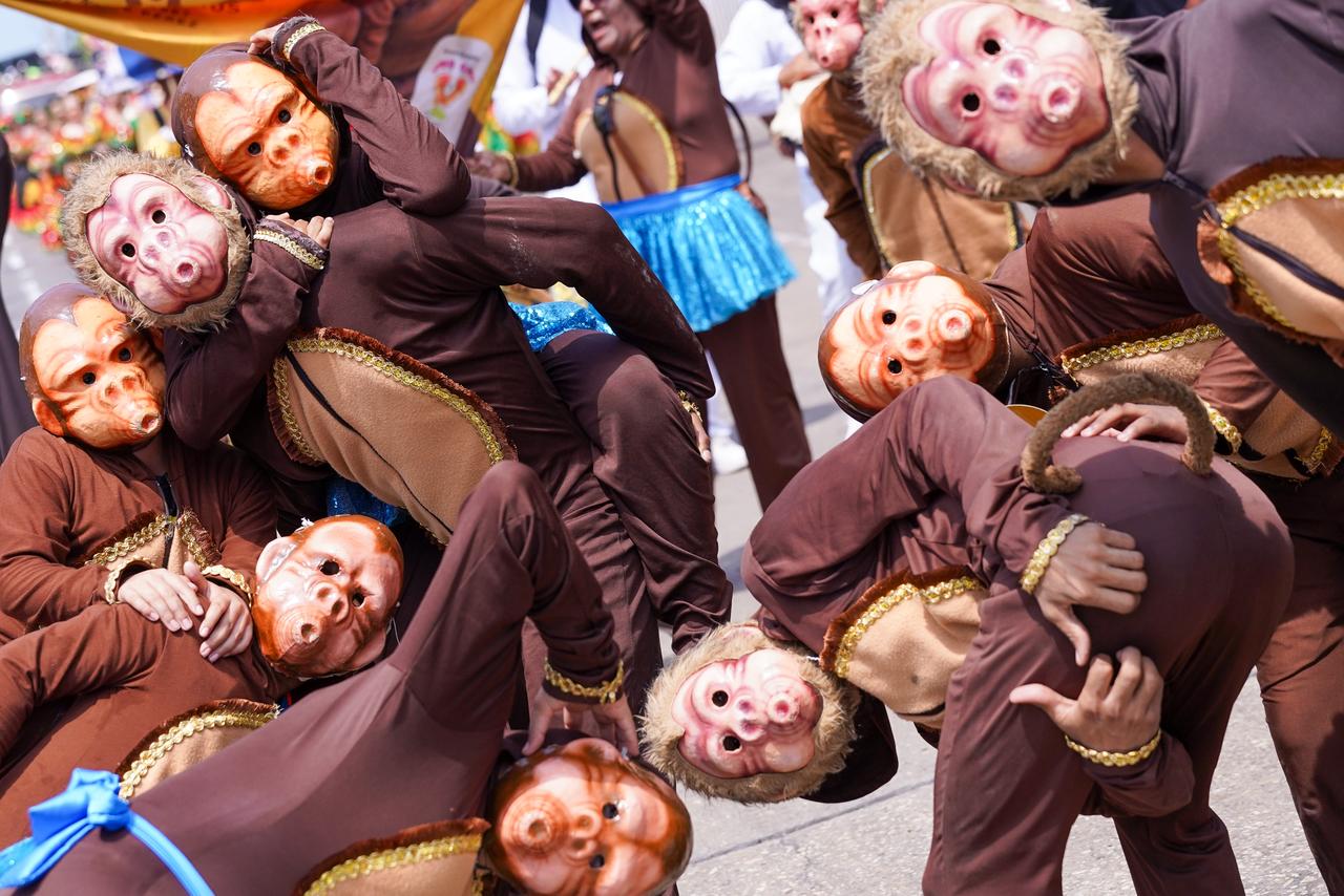 Danza Micos y Micas.