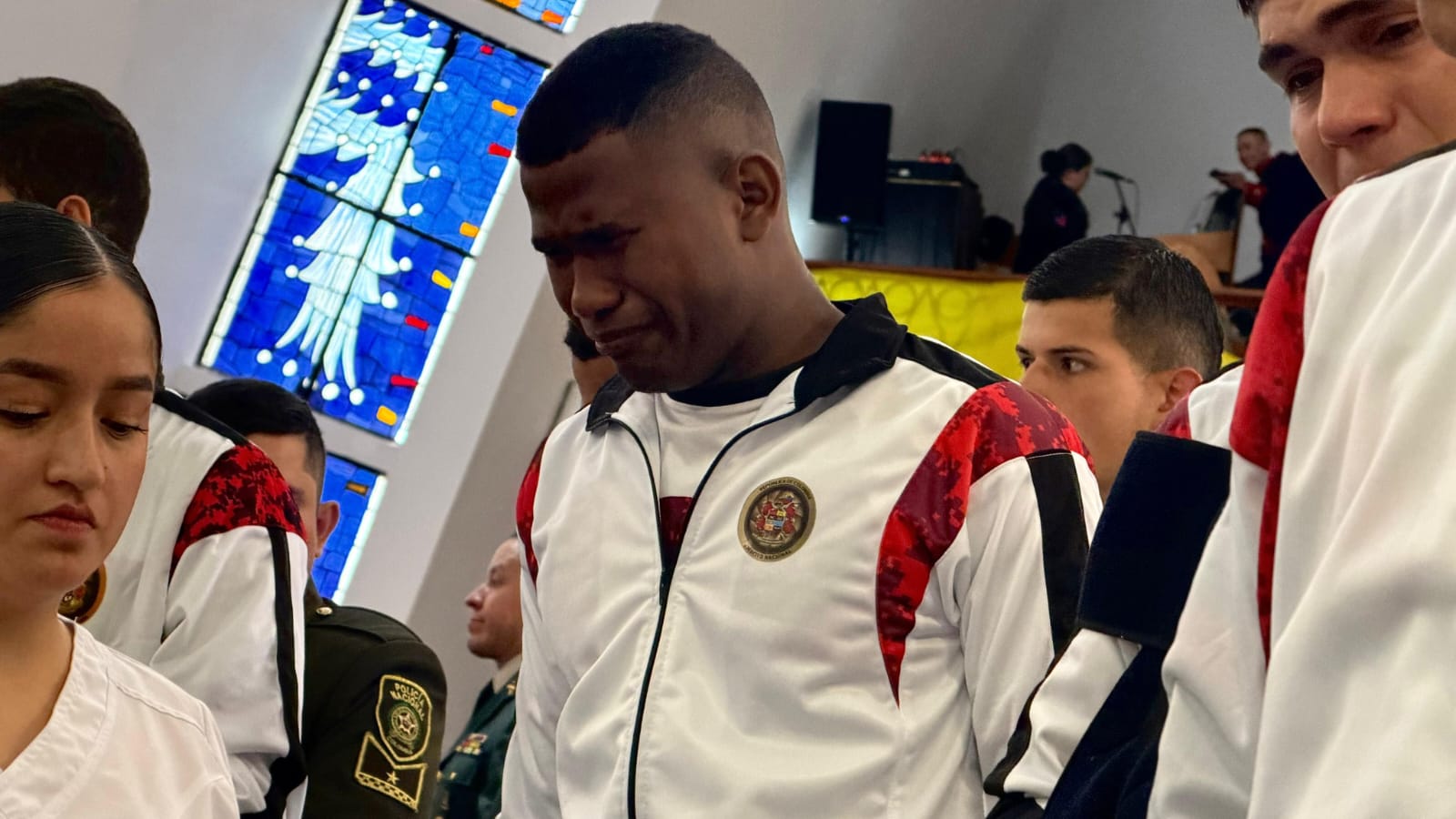 Los militares que asistieron a la ceremonia no pudieron contener las lágrimas. 