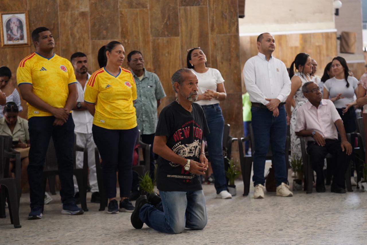 Momentos de reflexión durante la misa.