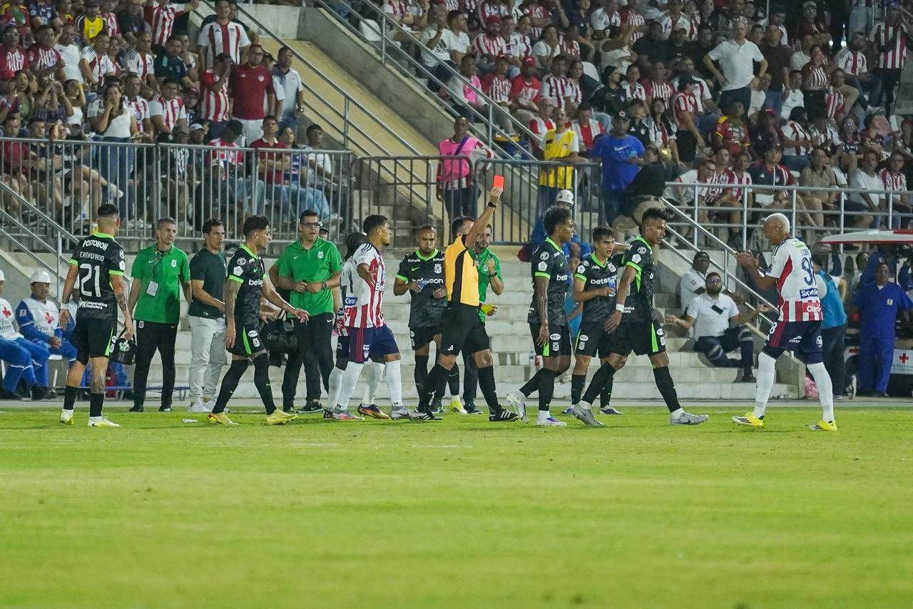 Tarjeta roja a Jermein Peña