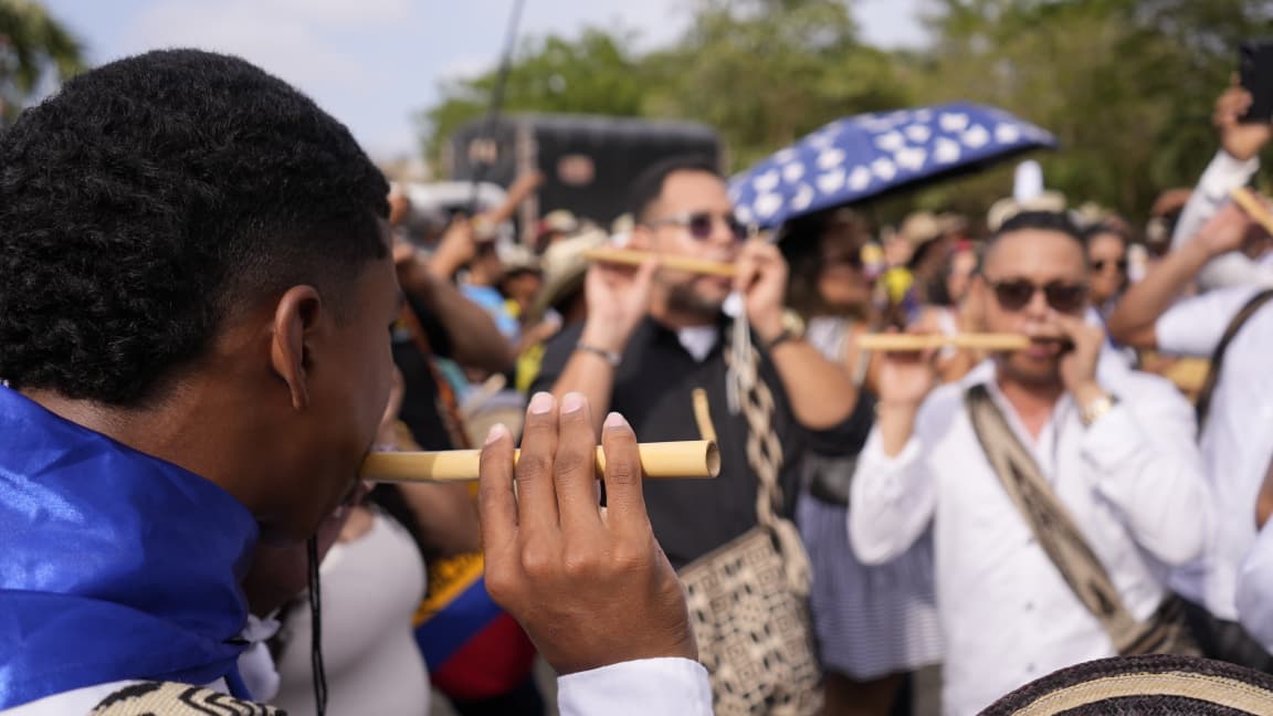 Las flautas de millo sonaron para despedir al folclorista.