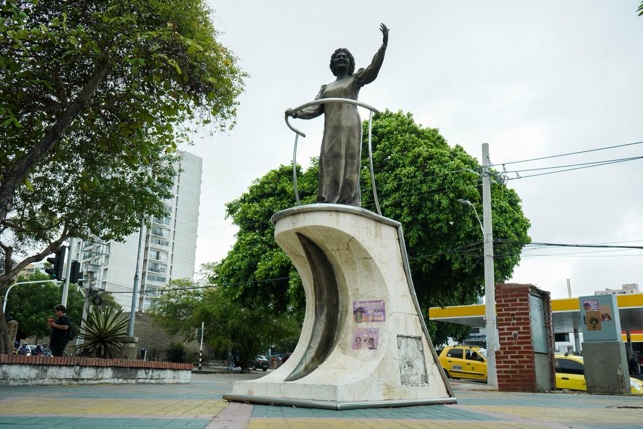 La olvidada estatua de Esthercita Forero