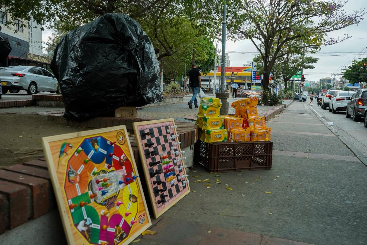 Proliferación de ventas ambulantes en la plazoleta Esthercita Forero