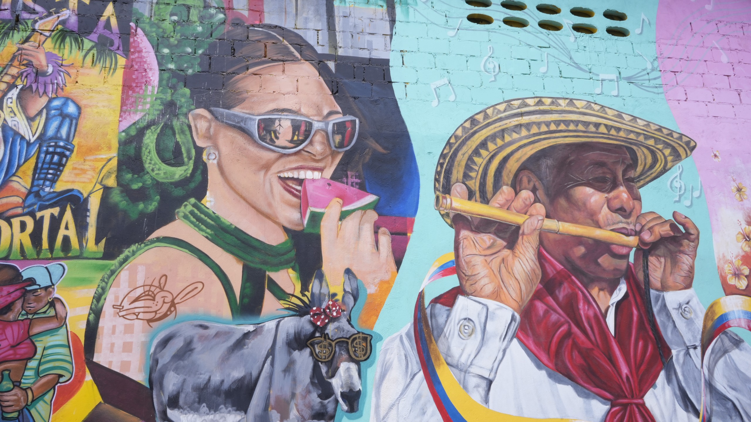 Michelle Char Fernández, Reina del Carnaval 2026, es una de los rostros en los murales.