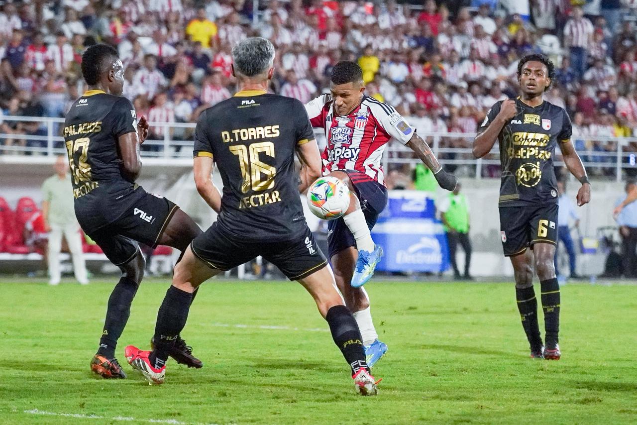 Cristian Barrios en una acción ofensiva.