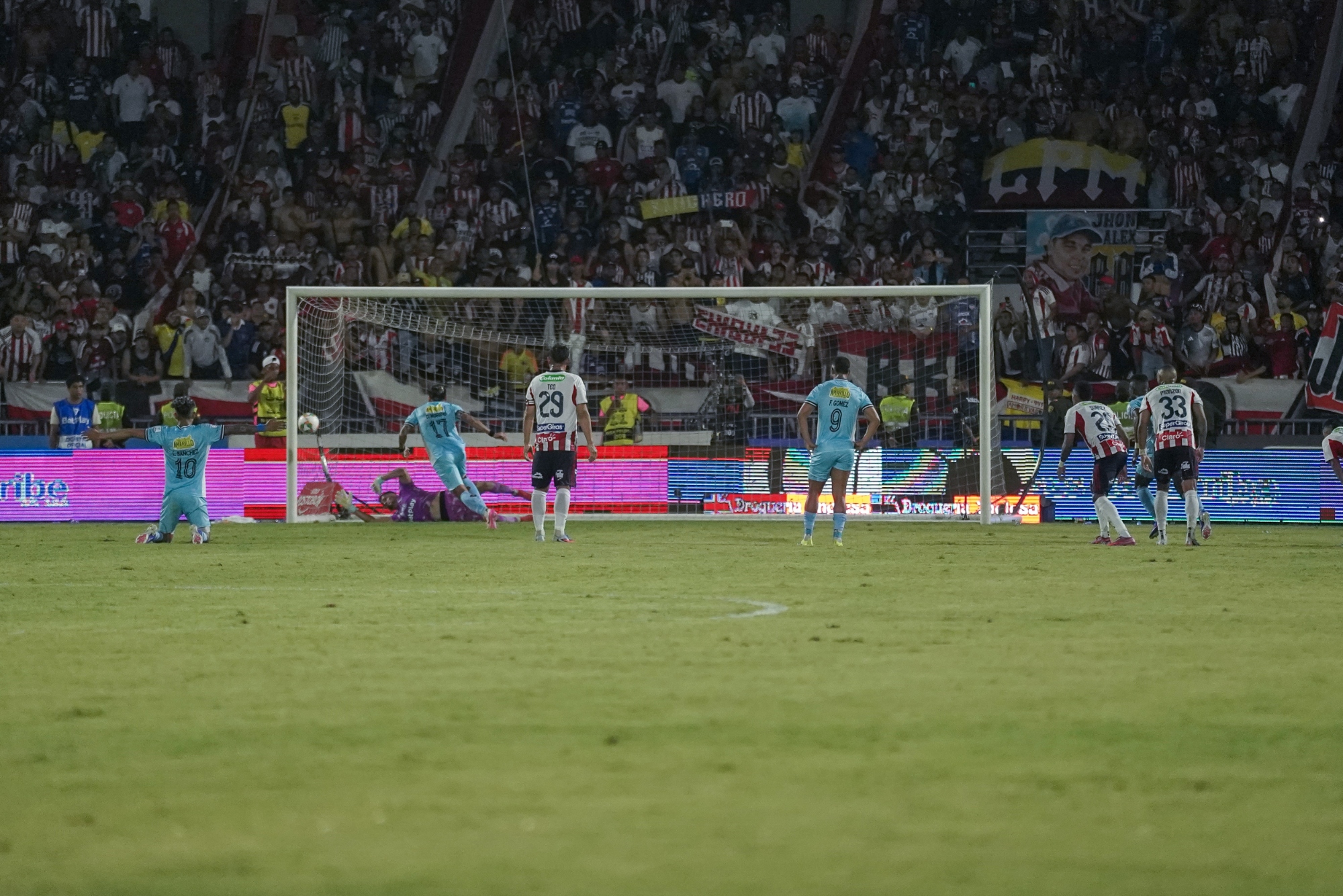 El penal atajado por Silveira.