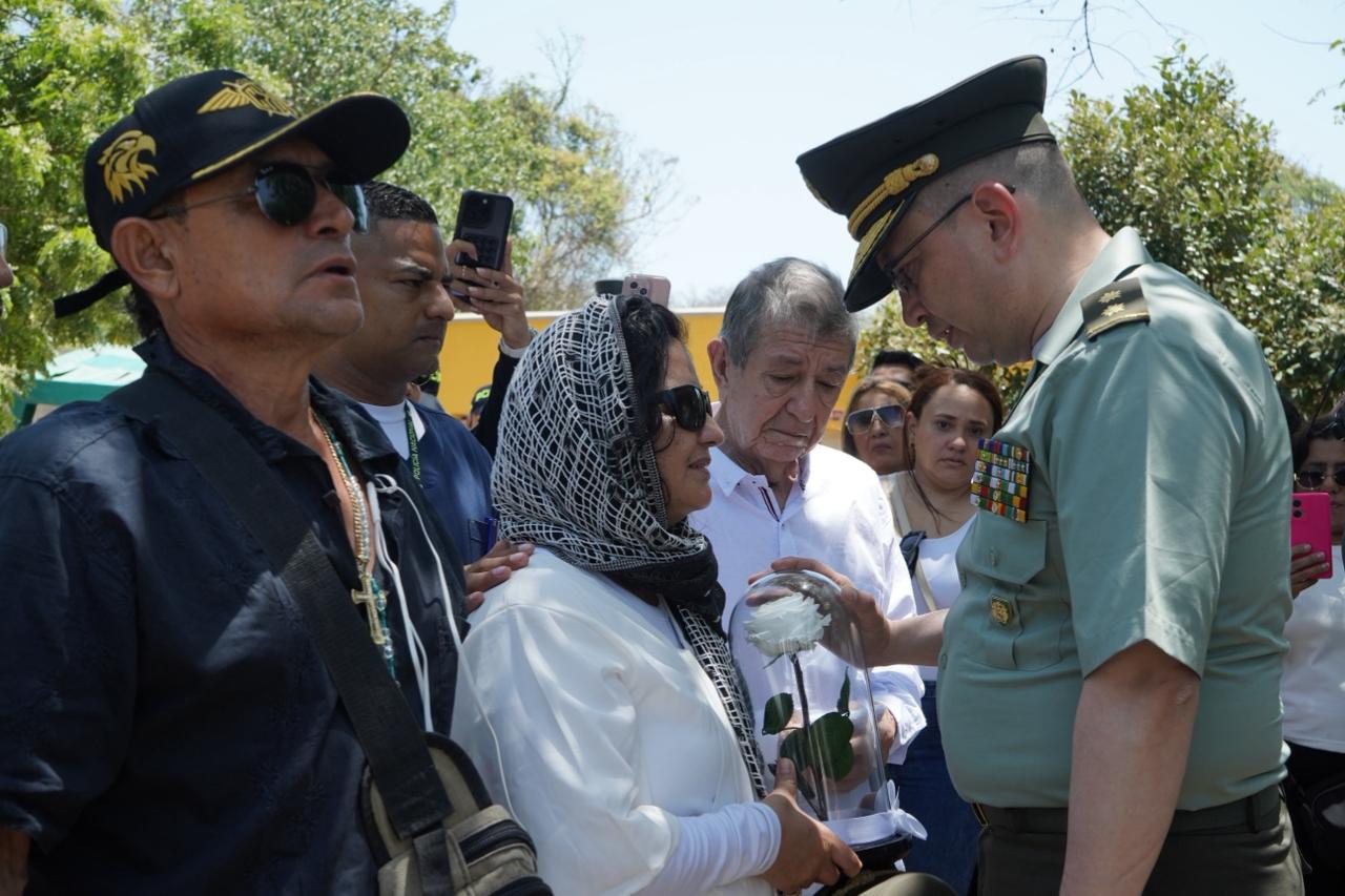 El comandante de la Mebar, general Miguel Camelo, dio condolencias a la familia de la subteniente.