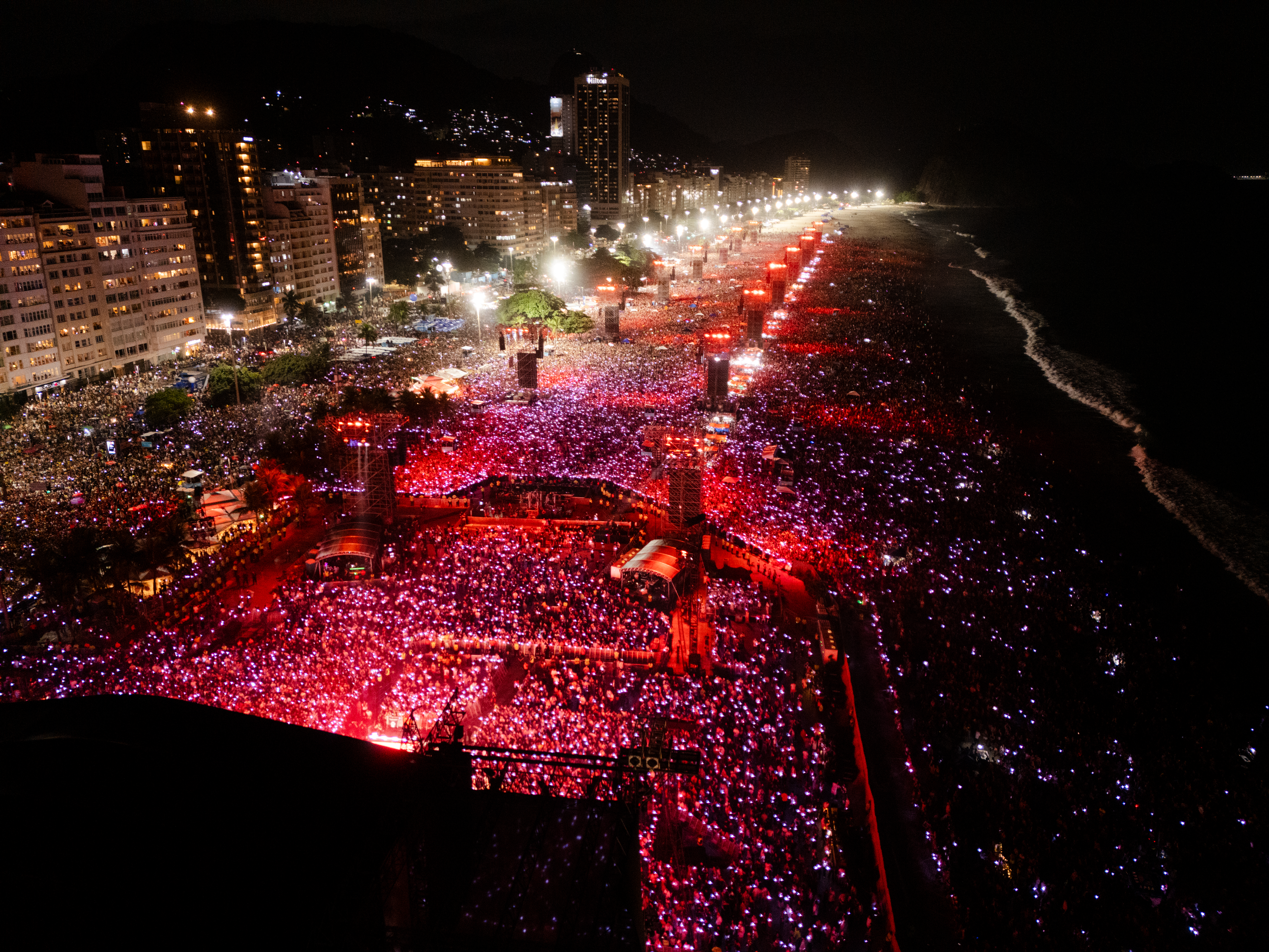 Vista aérea de Copacabana durante el concierto de Shakira