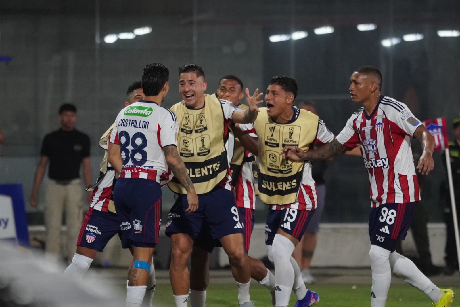 Celebración del gol de Castrillón.