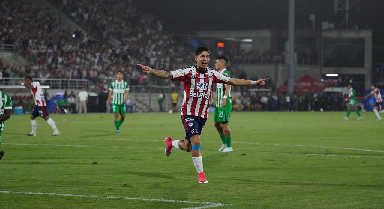 La celebración de Bryan Castrillón.
